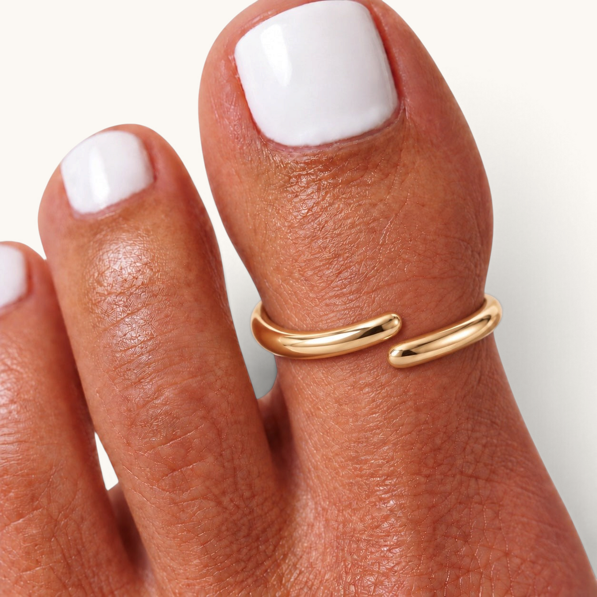 Feetz & Co. Curva adjustable gold stainless steel big toe ring with a sleek, minimalist curved design.