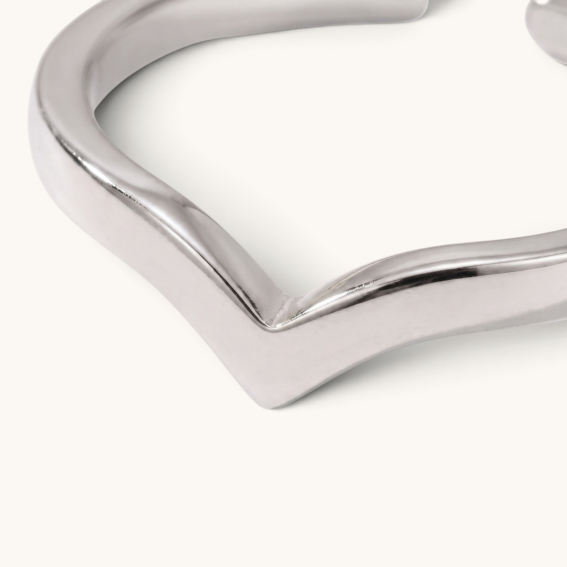 Feetz & Co. silver-plated stainless steel arrow toe ring with a minimal architectural V-peak design