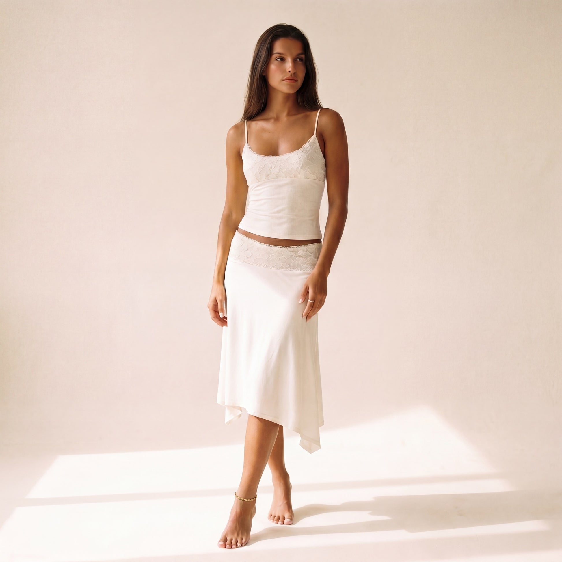 Rome Anklet Gold — Shot A (standing lifestyle)